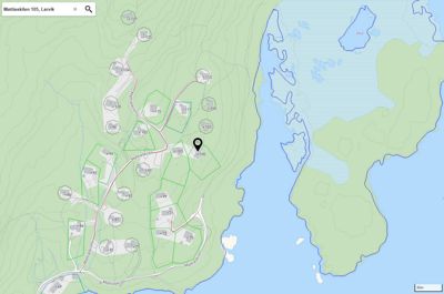 Kart over området Mattiaskilen 105 i Larvik som viser topografi, vannmasser og eiendomsinndeling.