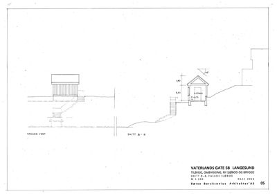 Snittegning (Snitt B-B) som viser fasadevest, trapp og høydemål for en bygning.