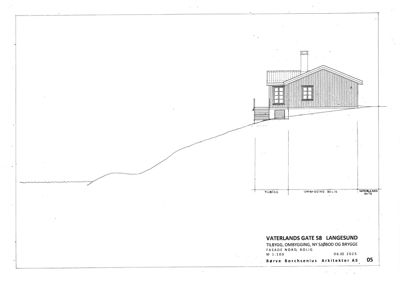 Fasadetegning (opprikk) av en bygning sett fra nord, med terrengprofil og vannlinje.