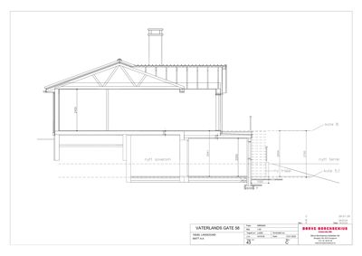 Snittegning (SNITT A-A) som viser bygningens tverrsnitt, høyder, terrassering og romfordeling.