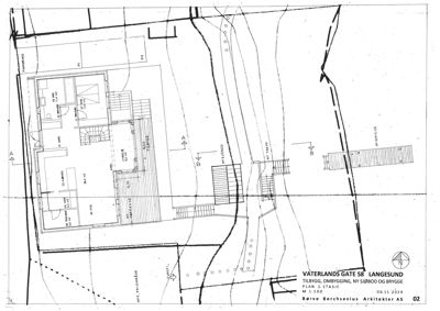 Situasjonsplan som viser plassering av nybygget hus, brygge og trapper i forhold til eksisterende vegger og gater (Vaterlands gate, Ny Brygge).
