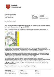 Fotografi av en eksisterende avkjørsel (Molandsveien 43) inkludert tilhørende vegmyndighetsmerking.