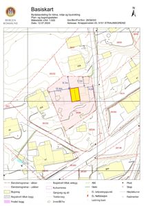 Basiskart (situasjonsplan) som viser eiendomsgrenser, bygninger, høydekurver og infrastruktur i området.