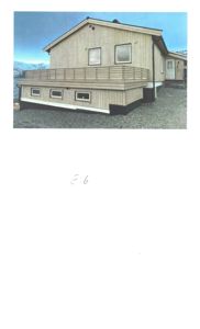 Fotografi av en eksisterende bygning (hus) sett fra siden, med en håndskrevet notis 'E:6' nederst.