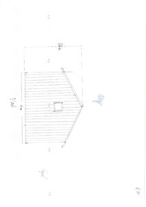 En håndtegnet fasadetegning (opprikk) av en bygning, sannsynligvis et hus eller hytte, med angitte mål og skriftlige notater.