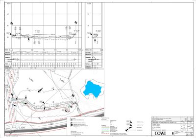 Situasjonsplan som viser tomtens grenser, vei- og vannforhold, samt terrengprofilering.
