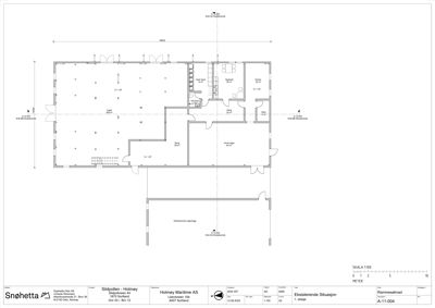 Etasjeplan (rammesnekning) som viser romfordeling, dører, vinduer og mål for et leilighetsbygg.