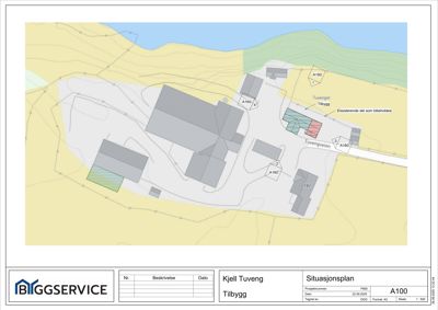 Situasjonsplan som viser tomtens form, terrengforhold, eksisterende og planlagt bygninger samt vei- og arealforhold.