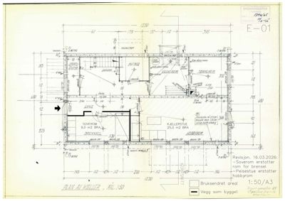 Etasjeplan (eller kjellerplan) som viser romfordeling, mål og veggposisjon for en bygning.