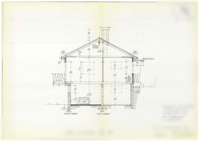 Snittegning (E-02) som viser tverrsnitt gjennom en bygning fra hobbyrom til kjellerstue, med mål og konstruksjonsdetaljer.