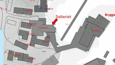 Situasjonsplan som viser bygningers plassering på tomt, med arealdata (f.eks. 190395502) og navn på bygninger (Salteriet, Brygga).