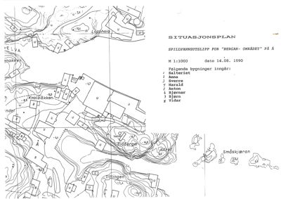 Situasjonsplan for spillvannsutslipp på Å i Bergan-området, med bygningsoversikt og topografi.