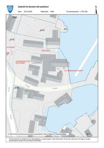 Situasjonsplan (kart) som viser tomtens beliggenhet, nabolag, veier og bygningers plassering.