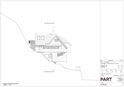 Snittegning av eksisterende hus sett fra nord, som viser innvendig konstruksjon, trapper og takform.