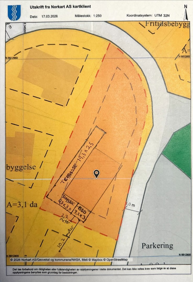 Kartutsnitt (Norkart) som viser tomtens beliggenhet, grenser og nabolag.