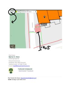 Bildet viser en digital situasjonsplan eller tomteplan med overlagte mål og grenser, sannsynligvis fra et kommunalt kartsystem. Det er også håndskrevne annotasjoner og en e-postsignatur.
