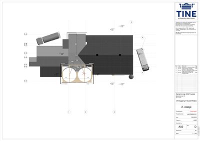 Etasjeplan (2. etasje) som viser romfordeling, veggposisjon og plassering av utstyr i en bygning.