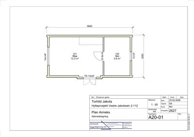 Etasjeplan (annex) for en hytteprosjekt, som viser romfordeling (stue, soverom), dører, vinduer og mål.