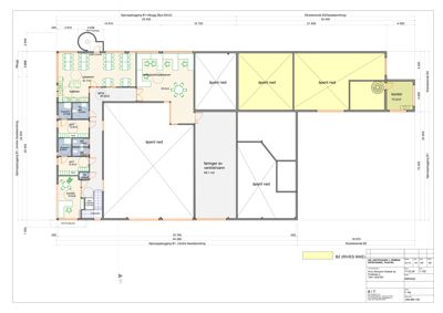 Etasjeplan som viser romfordeling, dimensjoner og funksjoner for et bygg.