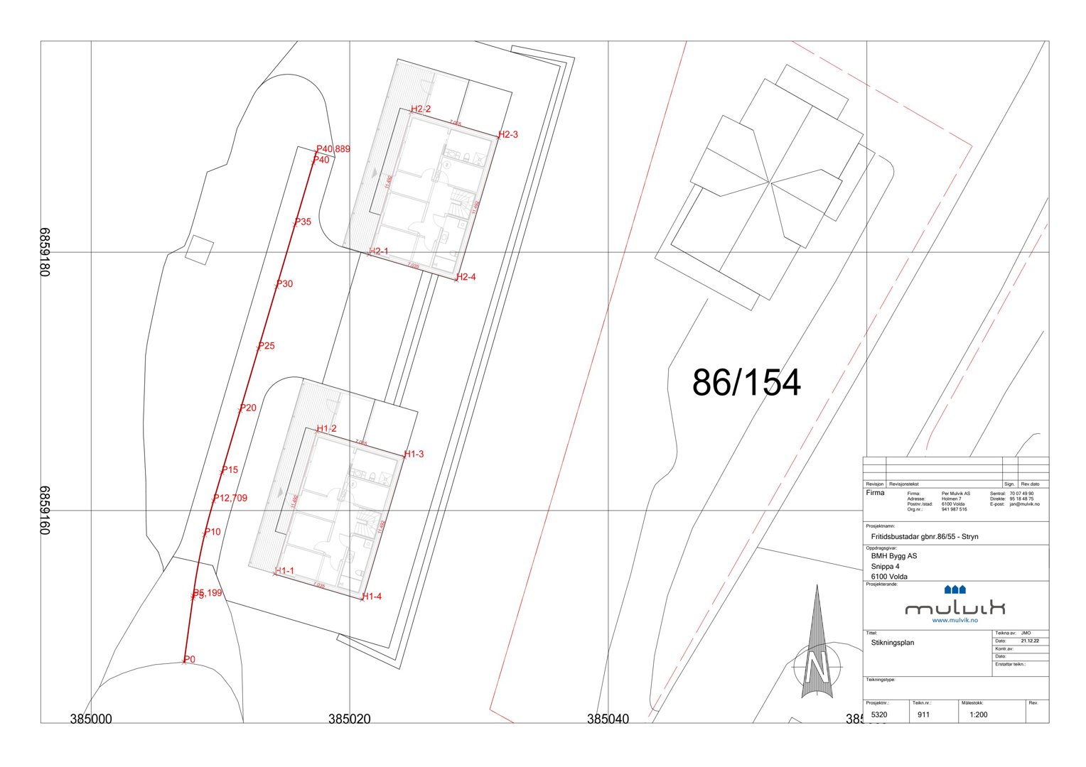 Situasjonsplan som viser tomtens geometri, nabotomter, eiendomsnummer (86/154) og bygningers plassering i forhold til hverandre.