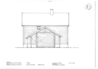 Fasadetegning av en bygning sett fra nordøst, som viser takform, vinduer og veggmateriale.