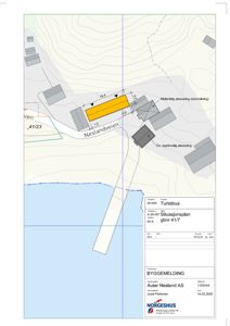 Situasjonsplan som viser tomtens beliggenhet, nabolag, vegforhold (Neslandveien) og bygningsplasseringer.