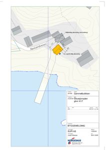 Situasjonsplan som viser tomtens beliggenhet, nabolag, vei (Neslandveien), vann og forslag til plassering av ny bygning.
