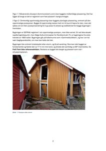 Fotografi av en skadet bygning (SEFRRAK-registrert) etter storm, med tekstbeskrivelse av situasjonen.