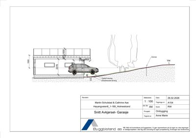 Snitttegning av en garasje med oppriss av bygning, terreng og vei.