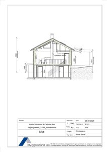 Snittegning som viser bygningens tverrsnitt med mål, konstruksjonsdetaljer og høyder.