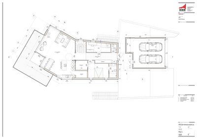 Etasjeplan (Plan 2) som viser romfordeling, møblering og bilplassering i garasjen.