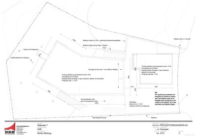Situasjonsplan som viser grunnleggende forhold for en byggesak, inkludert terrengform, fylling, fundamenteringsdybde og plassering av bygning.