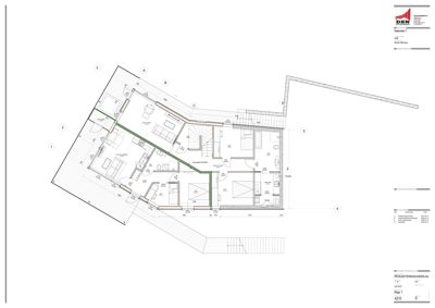 Etasjeplan (Plan 1) som viser romfordeling, møblering og arkitektoniske detaljer for en bolig.