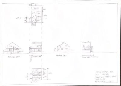 Fasadetegning med oppriss av eksisterende hus og tilbygg, inkludert snitt og mål.