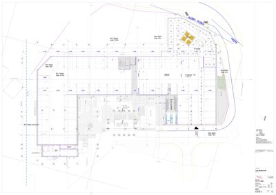Etasjeplan (1. etasje) som viser romfordeling, dører, vinduer og tekniske installasjoner.