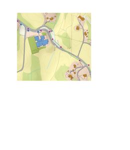 Situasjonsplan som viser topografi, veier, eksisterende bygninger og en planlagt byggeplass markert med blå farge.