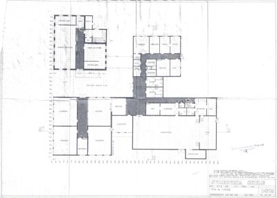 Etasjeplan (1. etasje) av en skolebygning med romfordeling og målinger.