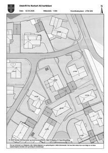 Situasjonsplan som viser flere eiendommer, bygninger og veier i et område.