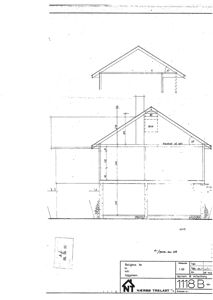 Snittegning som viser tverrsnittet av en bolig med mål på høyder og konstruksjonsdetaljer.