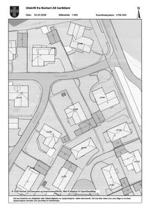 Kartutsnitt (situasjonskart) som viser tomt, veier og nabohus.