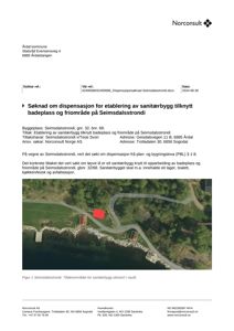 Luftfoto av et område med en markert byggeplass (rødt firkantet område) og omgivelsene.