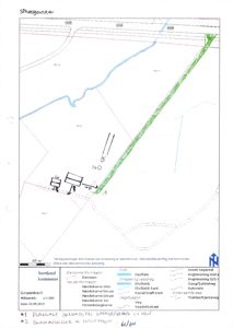 Situasjonsplan som viser eiendomsinformasjon, høydekurver, vegdekkeskart og planlagt bebyggelse (garasje/uthus, slamavskiller) i Sortland kommune.