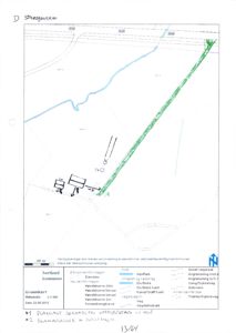 Situasjonsplan som viser eiendomsforhold, høydekurver, vegnett og planlagt bebyggelse (garasje/uthus) i Sortland kommune.
