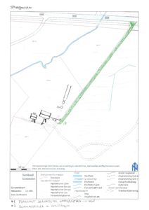 Situasjonsplan som viser eiendomsinformasjon, høydekurver, vegsystem og planlagt bygning (garasje/uthus) med mål.