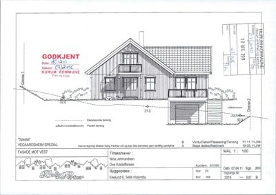 Fasadetegning av en bolig sett fra vest, med oppgitt mål 1:100, godkjent stempel fra Hurum kommune og detaljer om terreng og eksisterende/planert terreng.