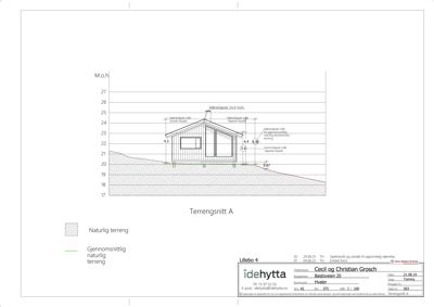 Snittegning (Terrensnitt A) som viser bygningens høyde i forhold til terrenget, takhøyder og grunnmur.