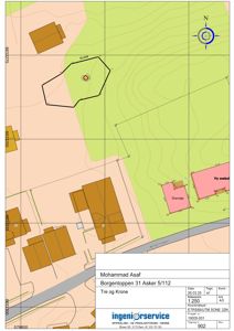 Situasjonsplan som viser tomtens form, grenser, høydeforhold (konturlinjer), nabolag og eksisterende bygninger.