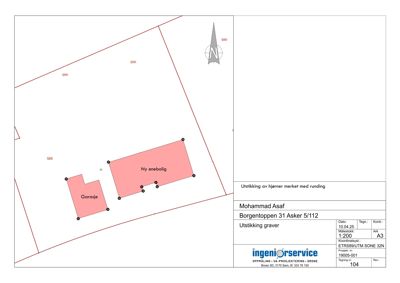 Situasjonsplan som viser utstikking av grunntomter og bygningsspor (garasje og ny enebolig) på et tomt.