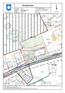 Situasjonskart som viser eiendomsnummer, adresse, naboeiendommer og bygningens plassering i forhold til veier og grunntopografi.
