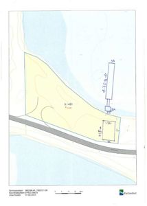 Situasjonsplan som viser eiendomsnummer 3/451, eiendomsgranser, topografi og en planlagt bygning med angitte mål.